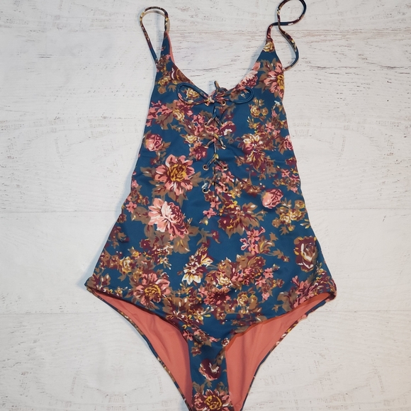 Tavik Monohan one piece - Picture 2 of 14